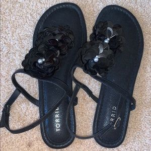 gently used black sandles